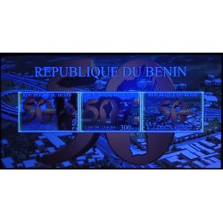 Bénin 2010 - 50 ans indépendance - AVEC PHOSPHORE - bloc-feuillet **