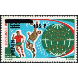 Bénin 1996 - Mi 876 - surcharge locale 135 f - football Mexico 70 ** - cote 100 €