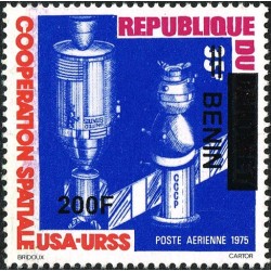 Benin 2009 - Mi 1520 - local overprint 200 f - USA/USSR cooperation in space - Satellites - MNH - CV 120 €