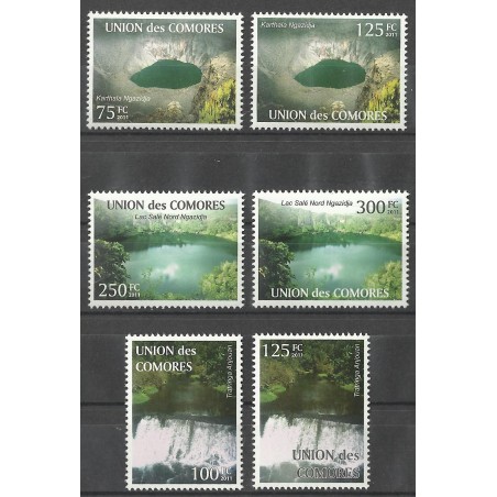 2011 - Paysages des Comores : chute d'eau, cratère du volcan, lac - 6 timbres **