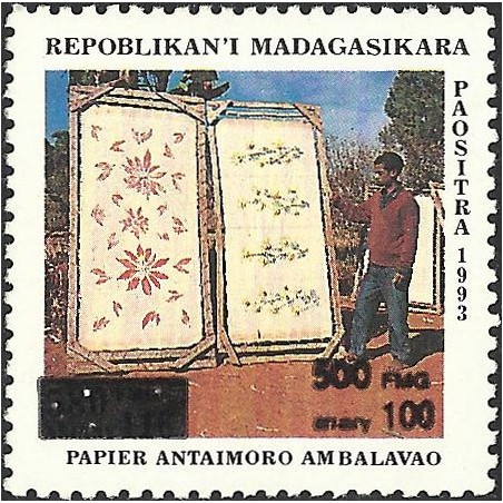 1998 - Mi 2115 - Local overprint 500 Fmg - Crafts: paper of Madagascar - MNH