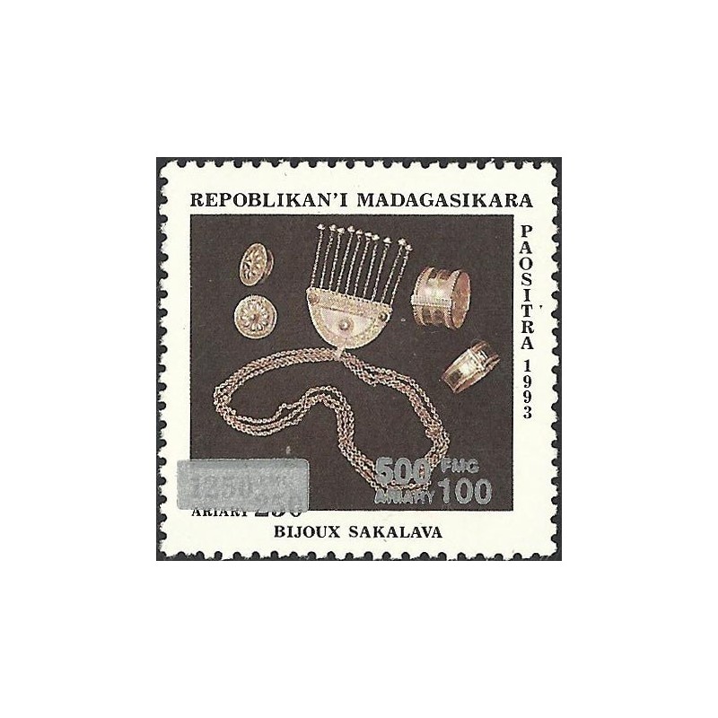 1998 - Mi 2126 - surcharge locale 500 Fmg - Artisanat : bijoux Sakalava **
