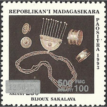 1998 - Mi 2126 - Local overprint 500 Fmg - Crafts: jewelry Sakalava - MNH